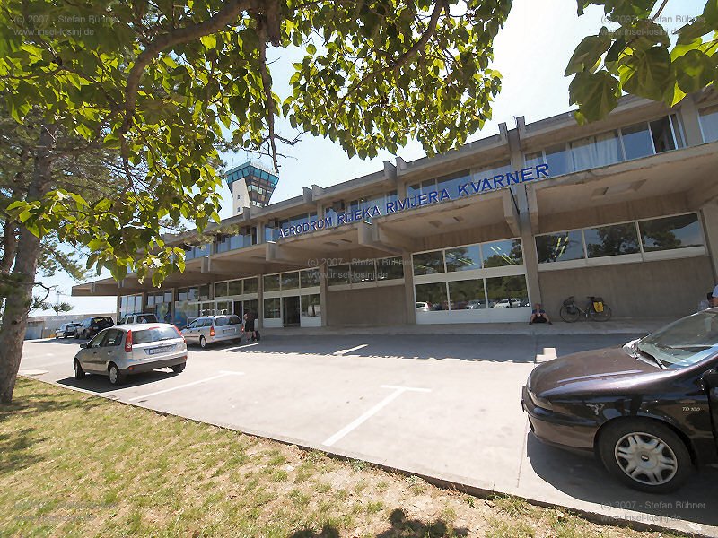 das Flughafenterminal des Flughafen von Rijeka auf der Insel Krk