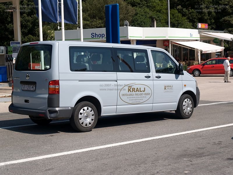 unser Transferbus vom Flughafen Mali Losinj zur Fähre nach Valbiska an der Fähranlegestelle in Valbiska