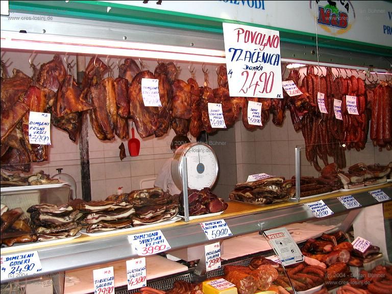 Prsut jedglicher Art und Güte auf einem Markt in Zagreb